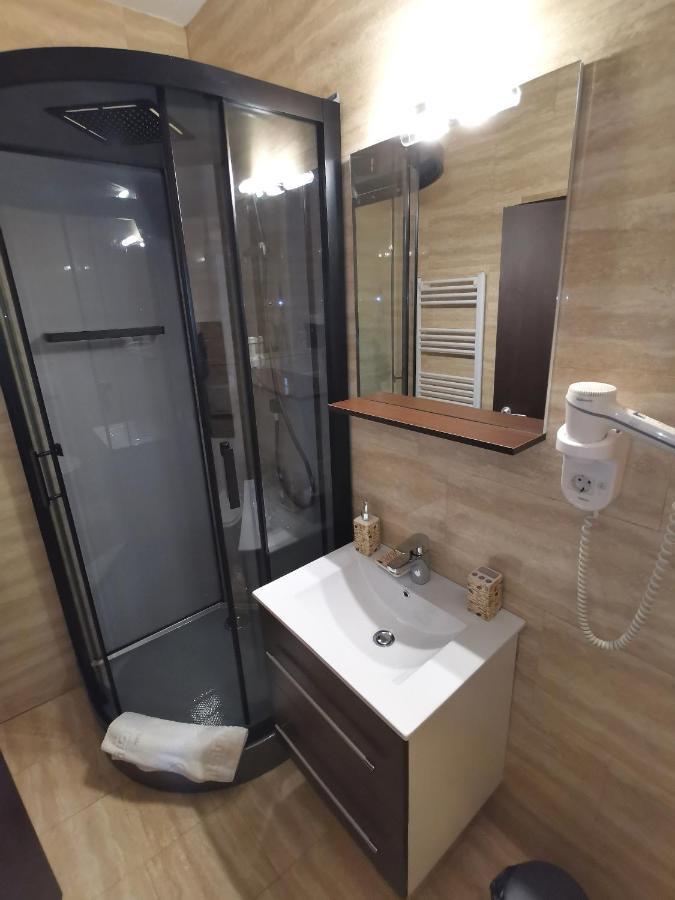 Hotel Bellavista Brasov à Săcele Extérieur photo