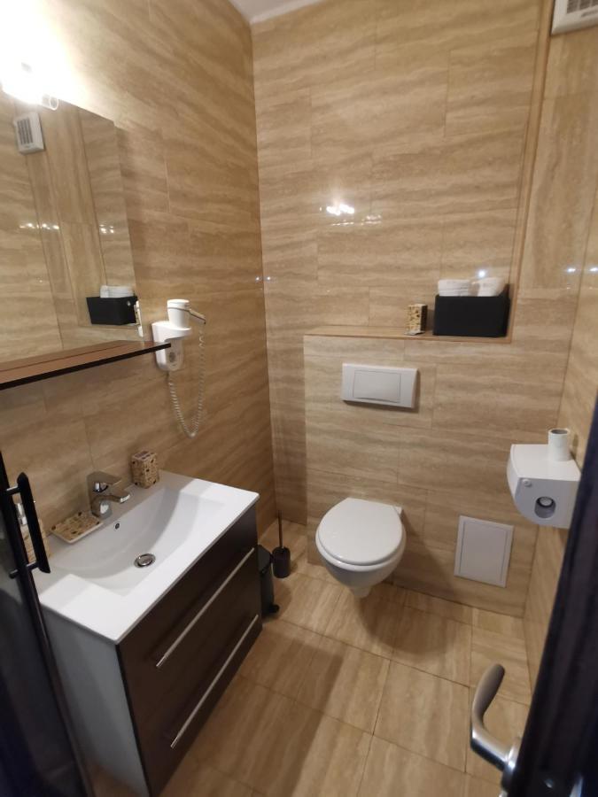 Hotel Bellavista Brasov à Săcele Extérieur photo