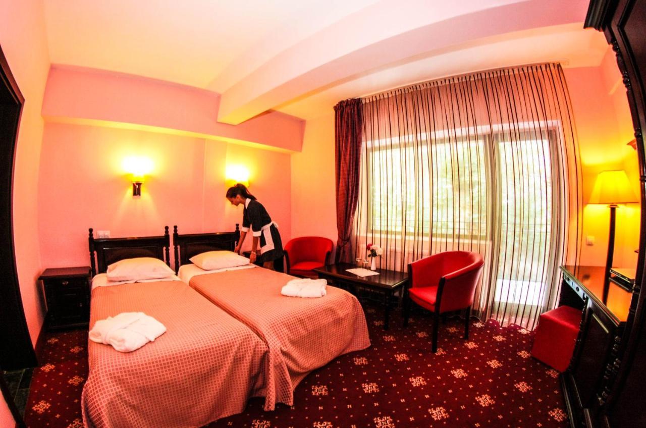 Hotel Bellavista Brasov à Săcele Chambre photo