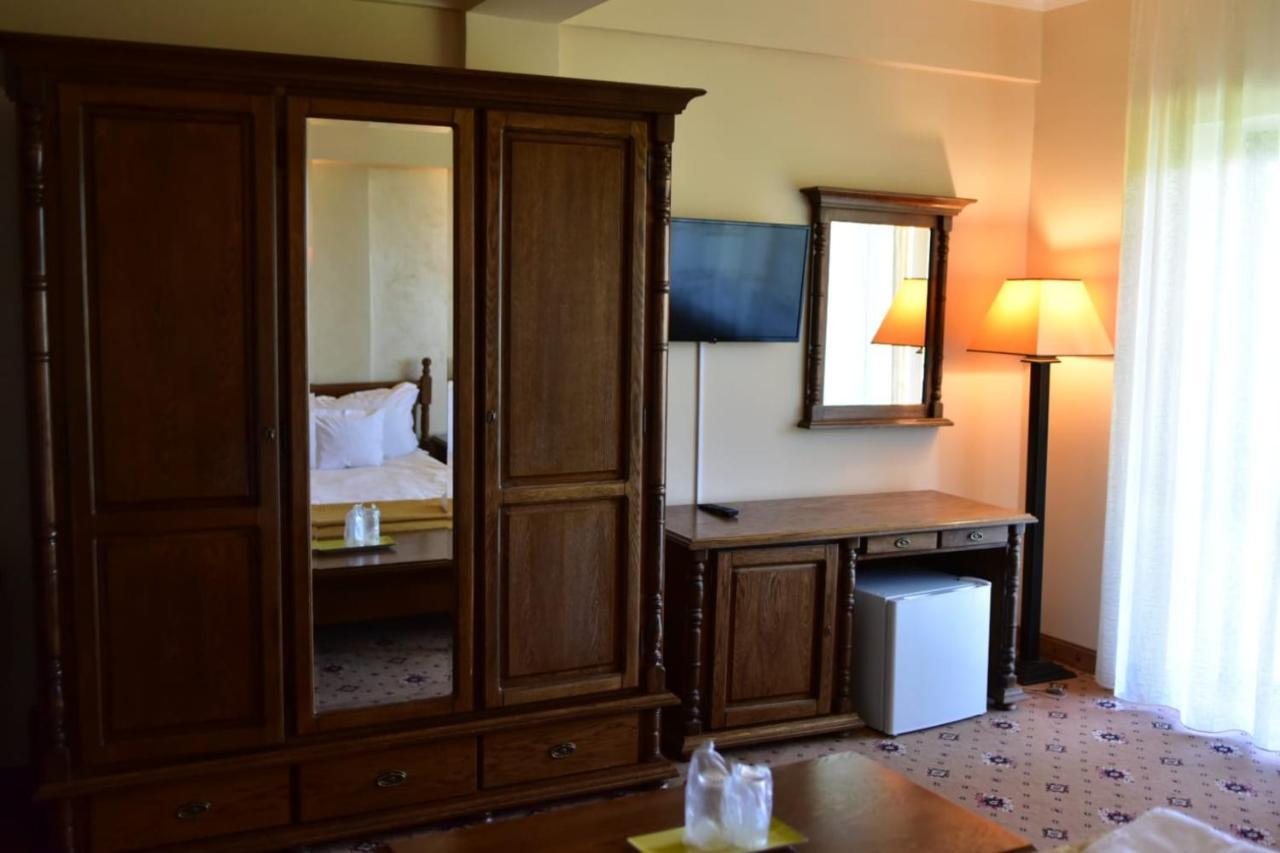 Hotel Bellavista Brasov à Săcele Extérieur photo