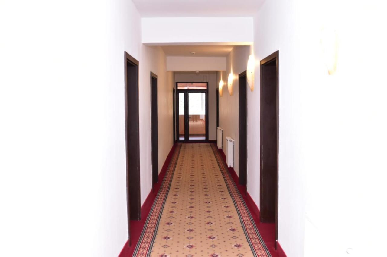 Hotel Bellavista Brasov à Săcele Extérieur photo