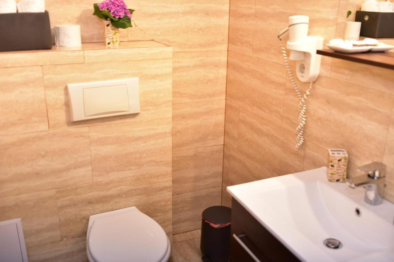 Hotel Bellavista Brasov à Săcele Extérieur photo