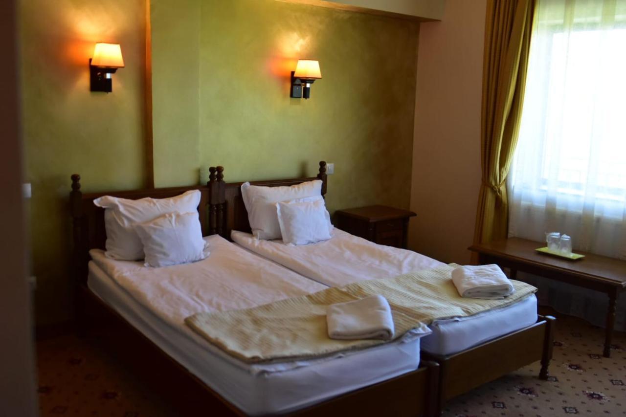 Hotel Bellavista Brasov à Săcele Extérieur photo