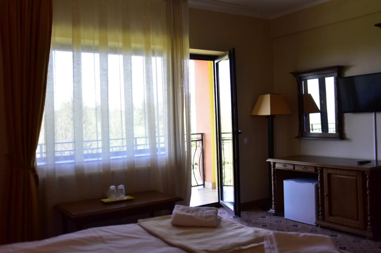 Hotel Bellavista Brasov à Săcele Extérieur photo