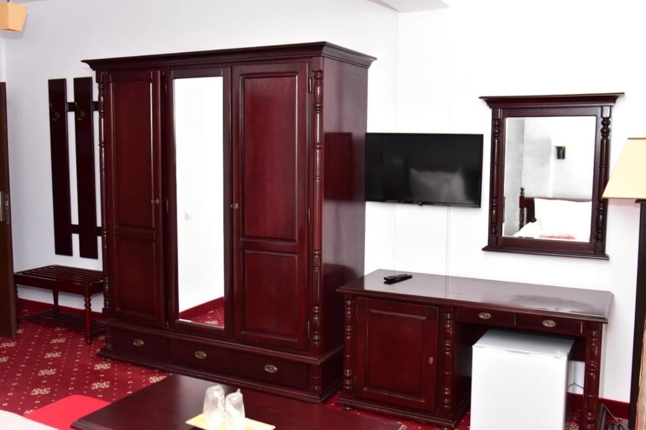Hotel Bellavista Brasov à Săcele Extérieur photo