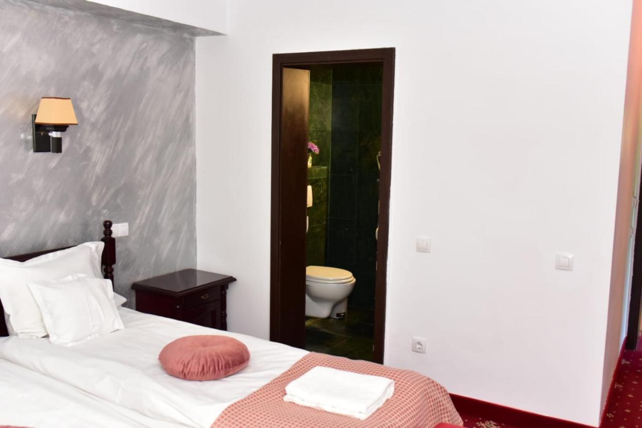 Hotel Bellavista Brasov à Săcele Extérieur photo