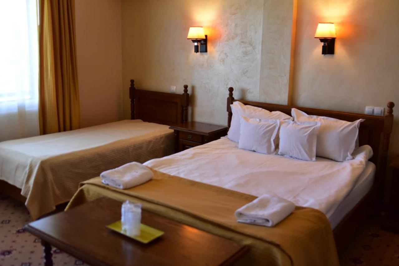 Hotel Bellavista Brasov à Săcele Extérieur photo