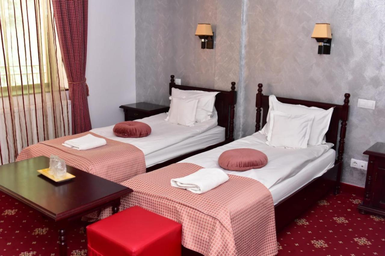 Hotel Bellavista Brasov à Săcele Extérieur photo