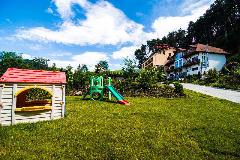 Hotel Bellavista Brasov à Săcele Extérieur photo