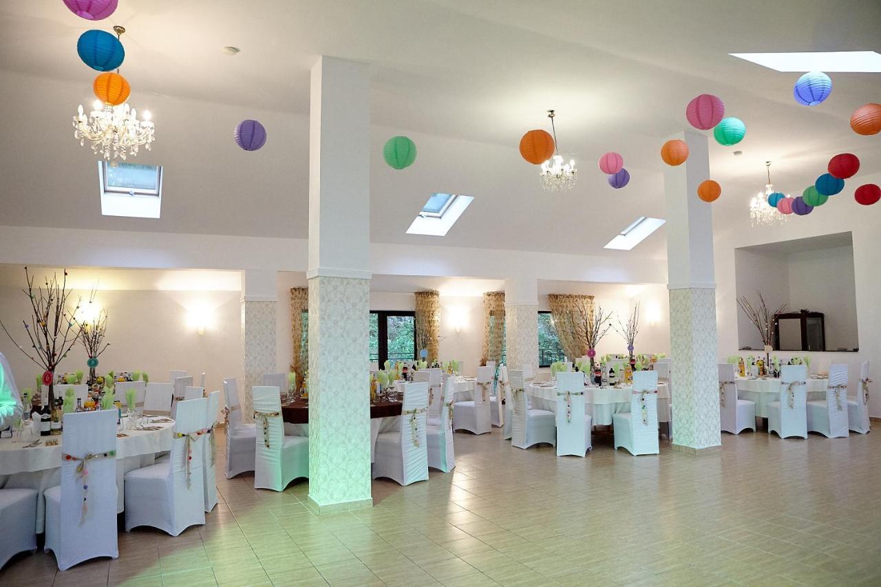 Hotel Bellavista Brasov à Săcele Extérieur photo