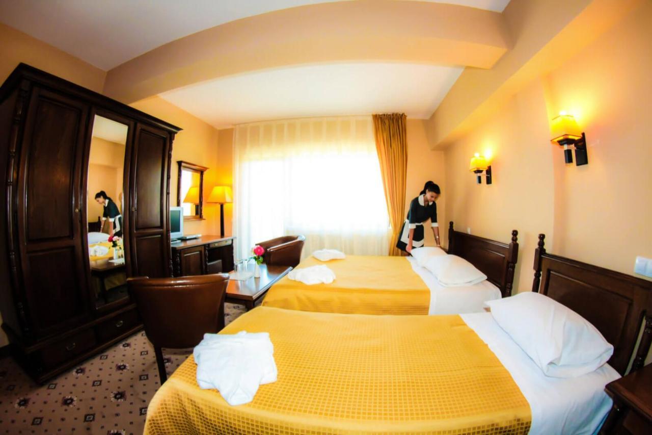 Hotel Bellavista Brasov à Săcele Extérieur photo